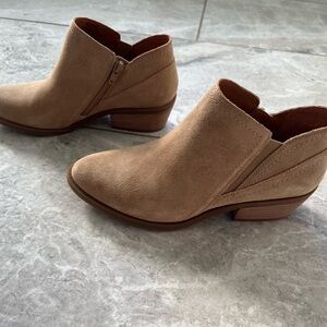 BRAND NEW NEVER WORN LUCKY ANKLE BOOTS